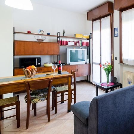 Parma Fiere Studio Con Parcheggio E Balconeアパートメント エクステリア 写真