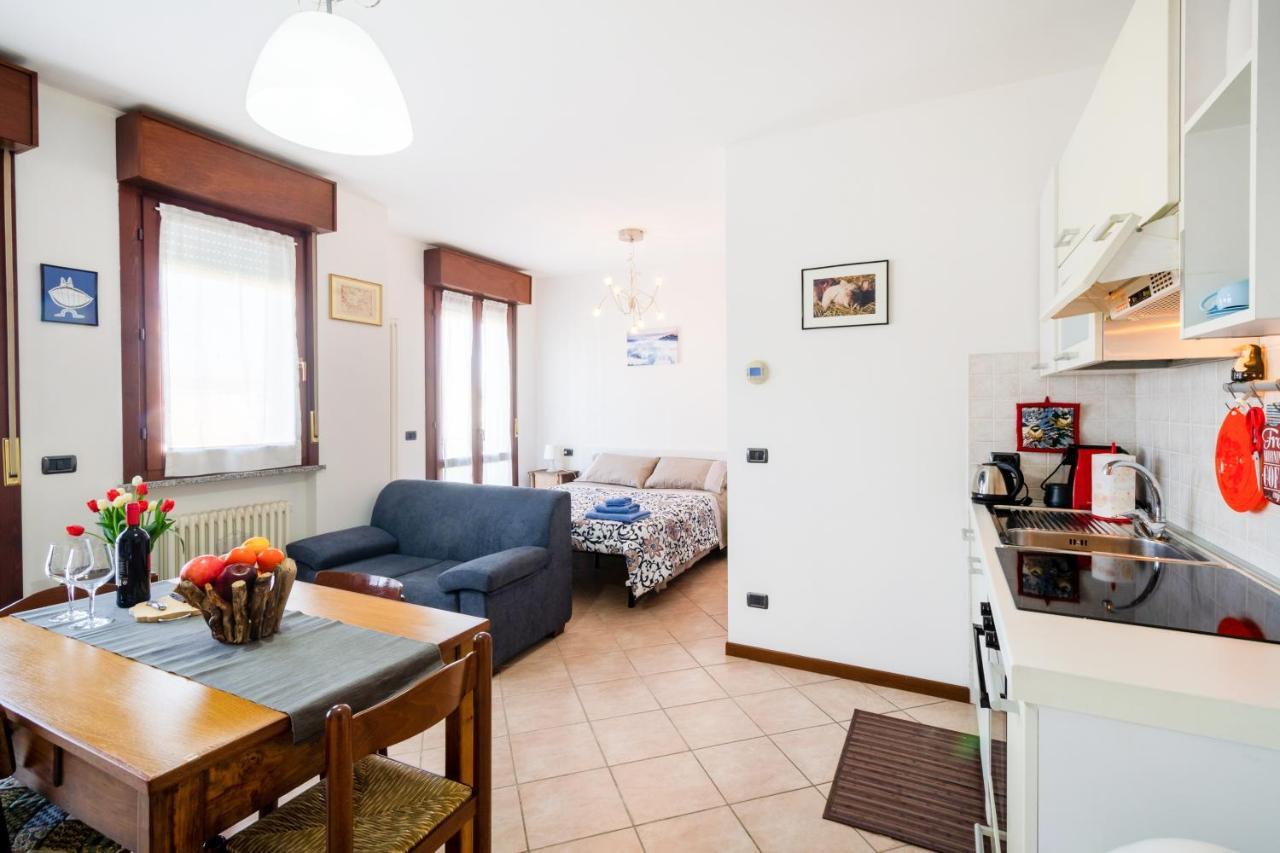 Parma Fiere Studio Con Parcheggio E Balconeアパートメント エクステリア 写真