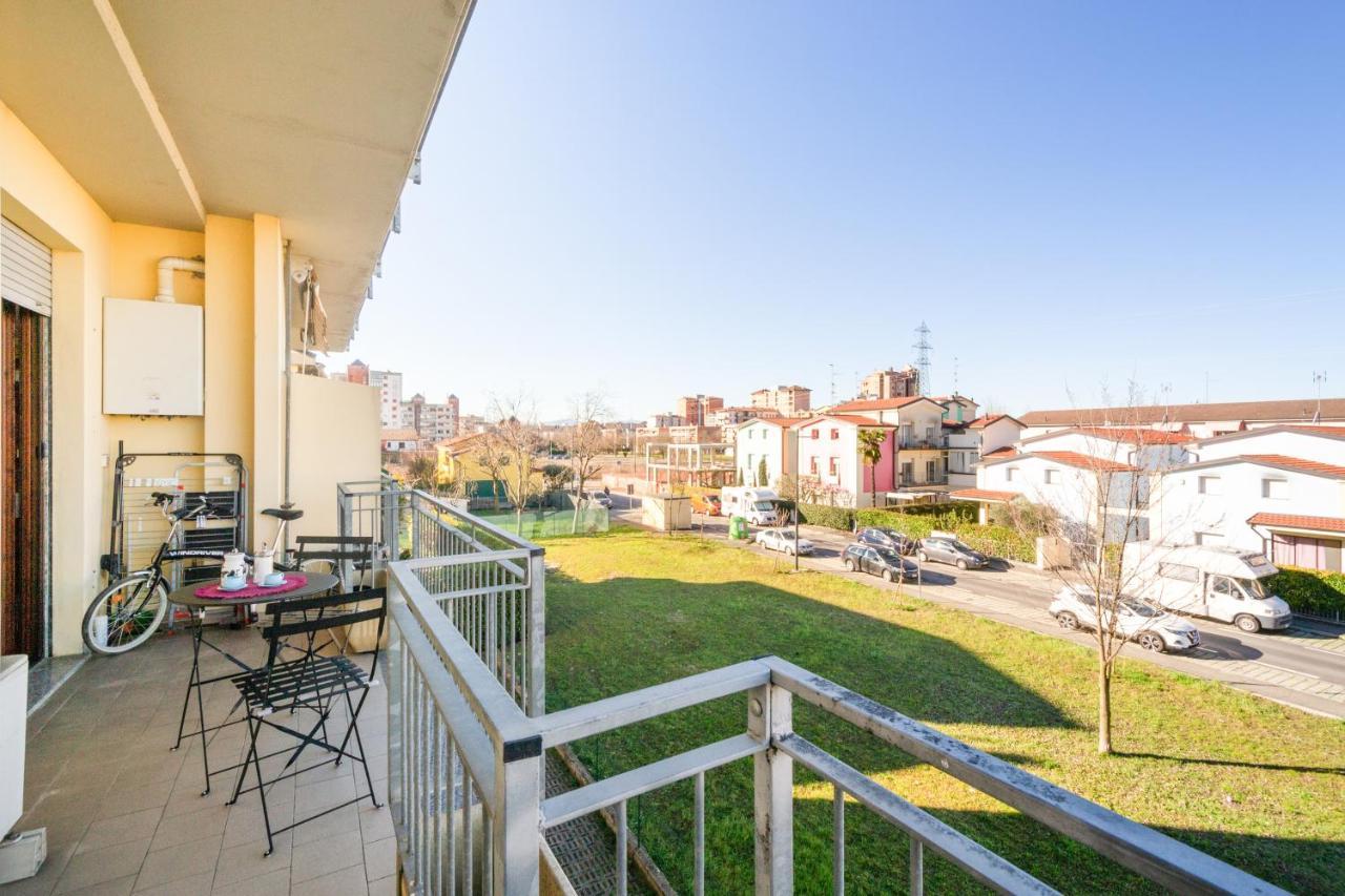 Parma Fiere Studio Con Parcheggio E Balconeアパートメント エクステリア 写真